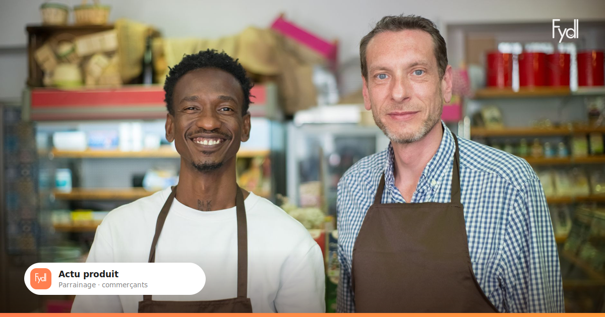 Deux commerçants souriants qui se serrent la main
